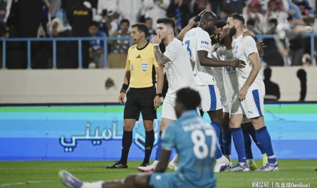 世界杯比赛高清播放-踢疯了！首秀帽子戏法！前皇马巨星抢C罗风头，夺冠热门赛季不败