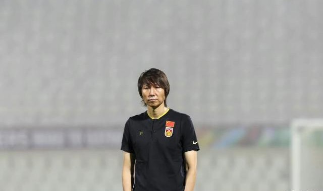 李铁：20年从国脚到国足主帅 微笑面对成功或失败